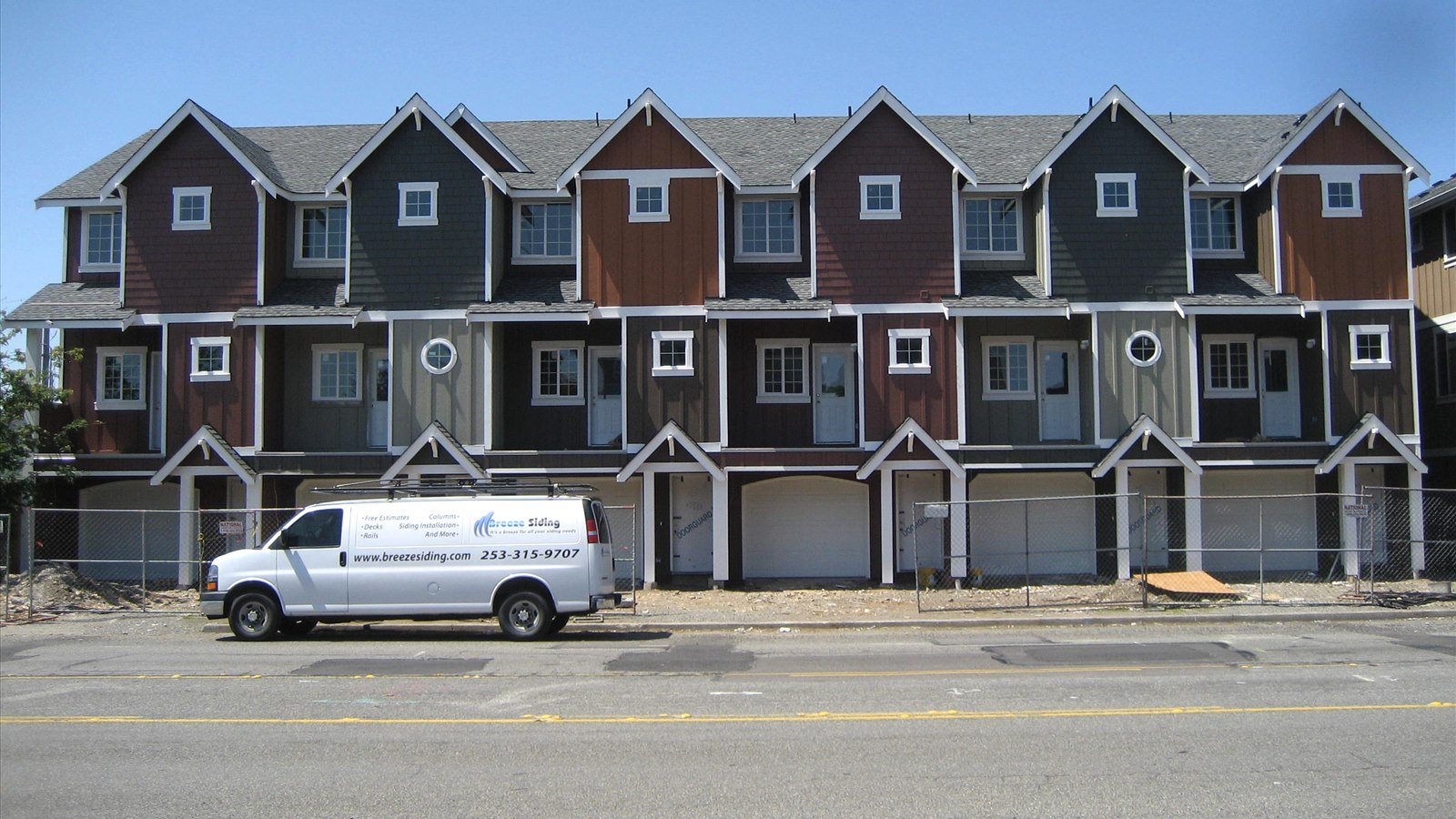 Multi-family townhome siding project completed by Breeze Siding